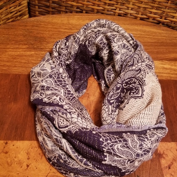 Not Sure Accessories - Beautiful Scarf